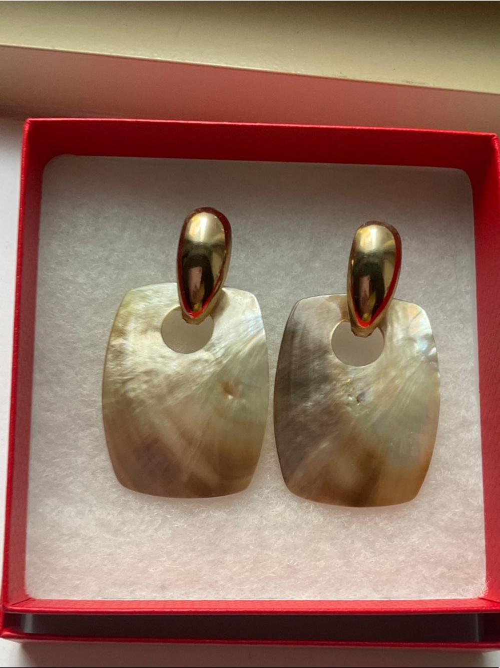 🟦NWT MOP Iridescent Drop Gold Earrings, Rectangular Shape & Handcrafted - Picture 9 of 11
